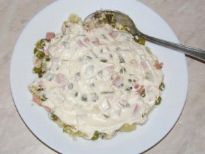 Салат с колбасой и яйцами - фото шаг 10