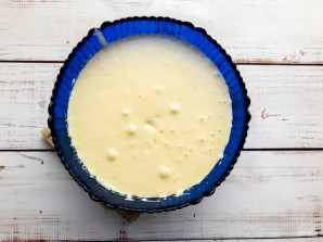 Пирог на йогурте в мультиварке - фото шаг 3