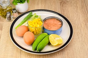 Диетический салат с тунцом и овощами - фото шаг 1