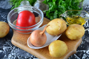 Молодой картофель с помидорами - фото шаг 1