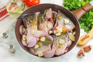 Тушеный карась