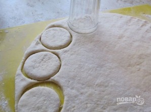 Тесто для вареников на пару на кефире - фото шаг 4