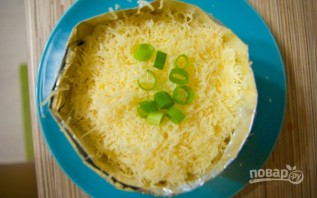 Слоеный салат из семги с сыром - фото шаг 4