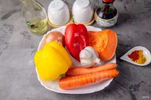 Тыква на сковороде с овощами - фото шаг 1