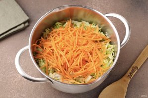 Салат из капусты и моркови "Пальчики оближешь" - фото шаг 3