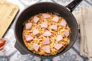 Быстрая пицца на сковороде - фото шаг 11