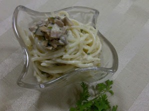 Спагетти с шампиньонами в сливочном соусе - фото шаг 5