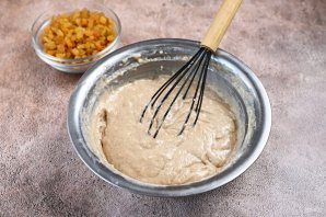 Пирог постный с изюмом - фото шаг 9