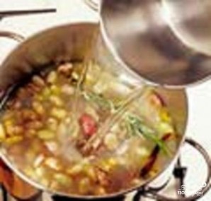 Суп из лапши и фасоли с мидиями - фото шаг 5