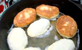 Пирожки на сковороде на кефире - фото шаг 9