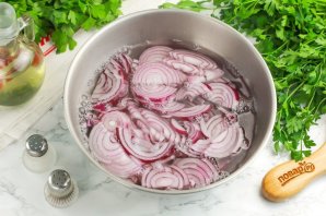 Лук маринованный быстрый - фото шаг 4