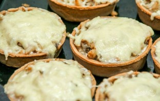 Тарталетки с сыром и грибами - фото шаг 7