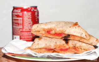 Бутерброд с сыром и колбасой в микроволновке - фото шаг 5