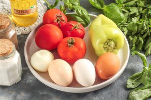 Яичница по-турецки с помидорами - фото шаг 1