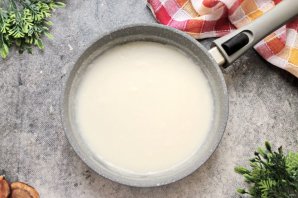 Фрикадельки в молочном соусе