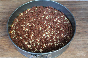 Тертый шоколадный пирог с творогом - фото шаг 12
