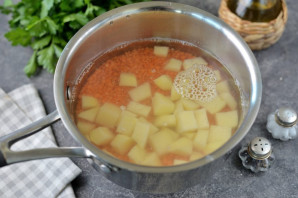 Суп с чечевицей и баклажанами - фото шаг 2