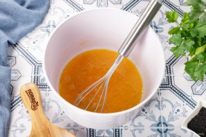 Заливной пирог с капустой на кефире - фото шаг 6