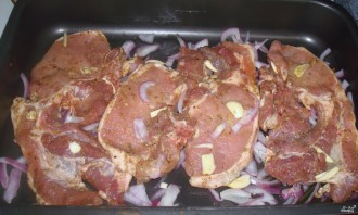 Картофель со свининой в духовке - фото шаг 4