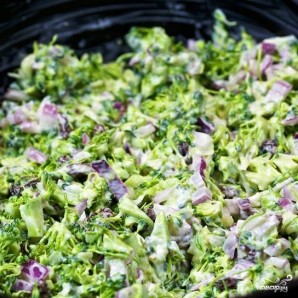 Салат из брокколи с изюмом и семечками - фото шаг 10