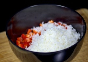 Салат из креветок, грибов и риса - фото шаг 6