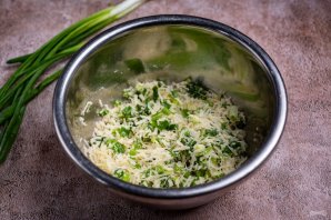 Слоеные пирожки с сыром и луком - фото шаг 26