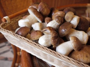 Маринованные белые грибы с уксусом - фото шаг 1