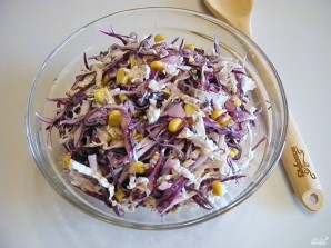 Салат с консервированной кукурузой - фото шаг 5