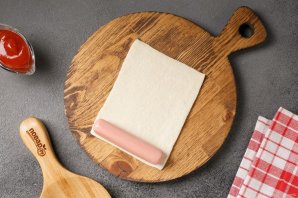 Сосиски в тесте "По-новому" с кетчупом и сыром - фото шаг 3