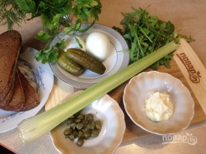 Тосты с салатом из сельдерея и яиц - фото шаг 1