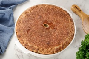 Простой мясной пирог с картошкой