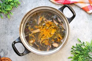 Суп с груздями - фото шаг 8