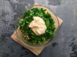 Салат с цветной капустой и грецкими орехами - фото шаг 6