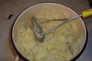 Картофельное пюре с тушенкой - фото шаг 5