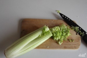 Салат из черешкового сельдерея - фото шаг 2