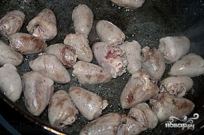 Куриные сердечки в горшочках - фото шаг 2