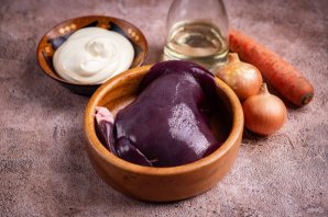 Печень с морковью и луком - фото шаг 1