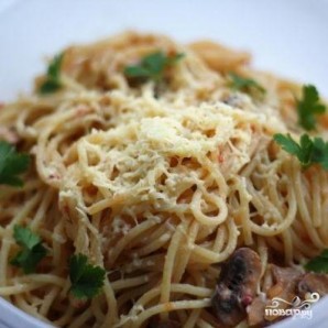 Спагетти с грибами в сметанном соусе - фото шаг 6