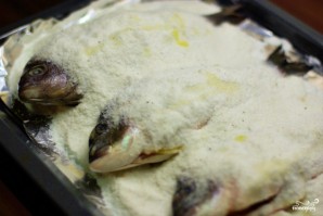 Рыба, запеченная в соли - фото шаг 5