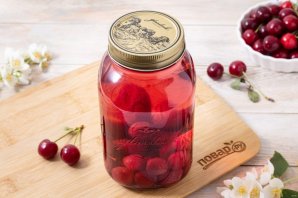 Вишневый компот на зиму - фото шаг 10