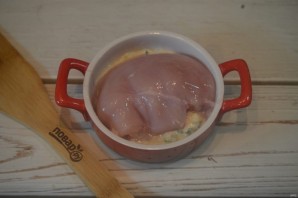 Куриное филе, запеченное в белом соусе - фото шаг 7