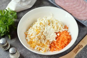 Рулетики из ветчины с сыром и корейской морковью - фото шаг 3