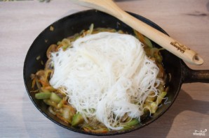 Рисовая лапша с овощами - фото шаг 7