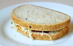 Бутерброды с сыром на сковороде - фото шаг 10