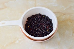 Компот из черной смородины на зиму на 3 литровую банку - фото шаг 3