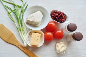 Салат с фасолью, курицей и помидорами - фото шаг 1