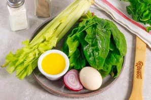 Салат со шпинатом и сельдереем - фото шаг 1