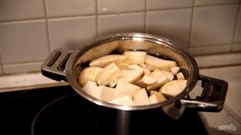 Тыквенный крем-суп со сливками и сыром - фото шаг 1