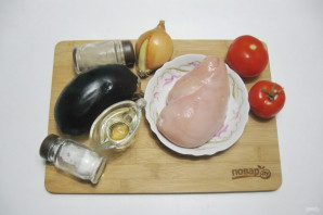 Курица с баклажанами и помидорами на сковороде - фото шаг 1