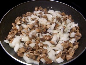 Салат с колбасой и грибами - фото шаг 1